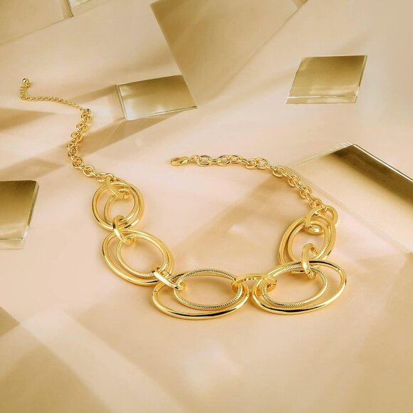 Chunky Gold Necklace for Women: 14k Gold Plated Loop Chain Link Statement Choker - Picture 4 of 6